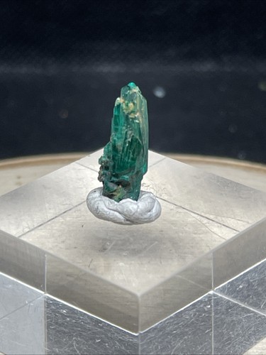 Dioptase crystal congo - dioptase, crystal|